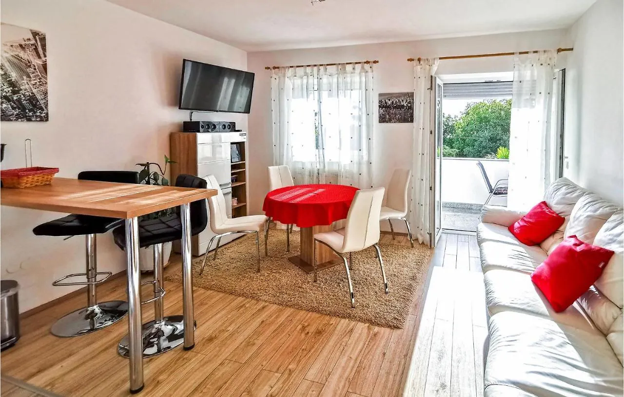 Stunning Apartment In Dramalj With Wifi كرواتيا